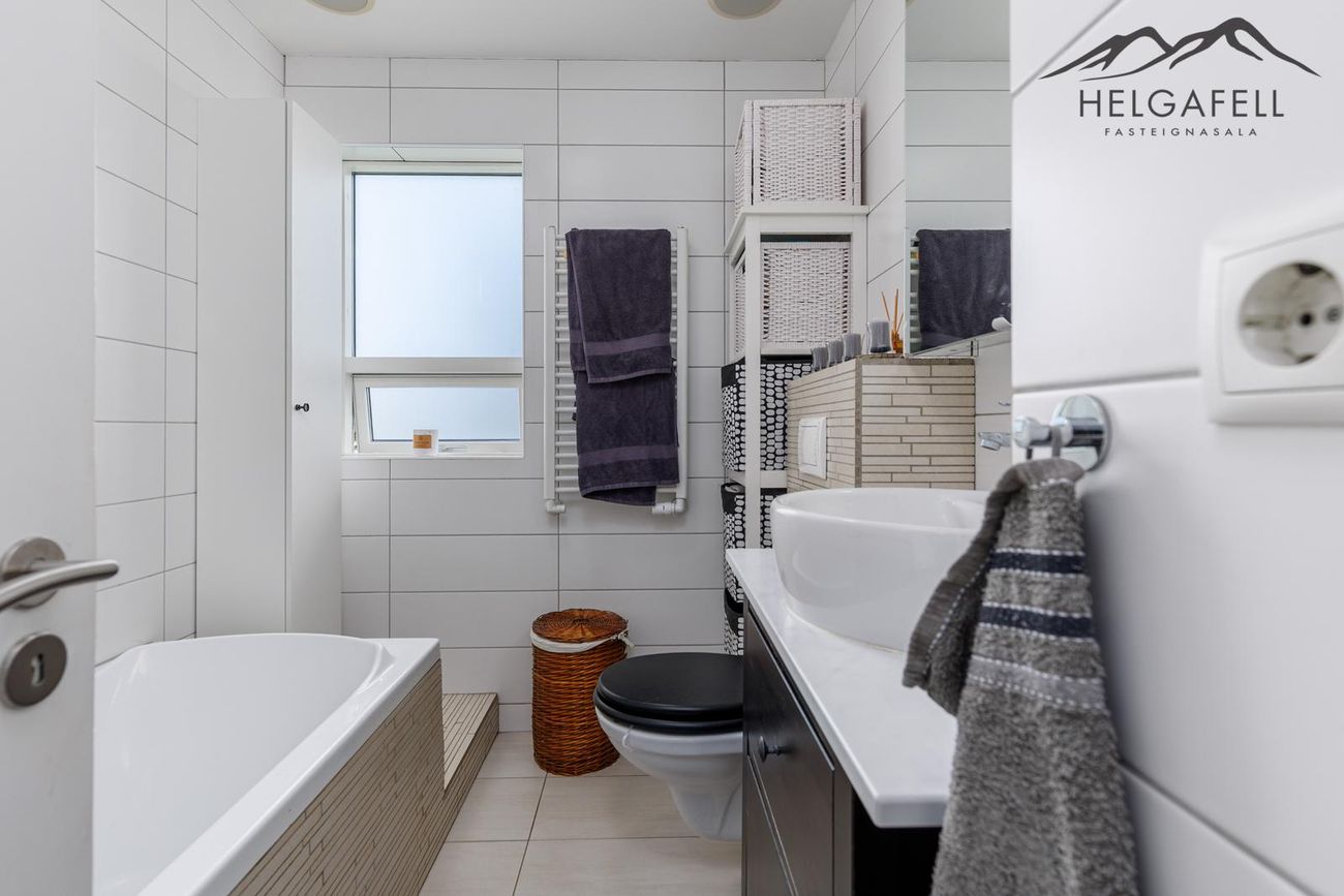 Móabarð 8, 220 Hafnarfjörður