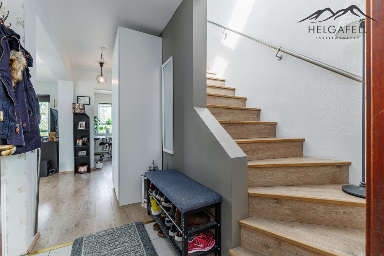 Móabarð 8, 220 Hafnarfjörður