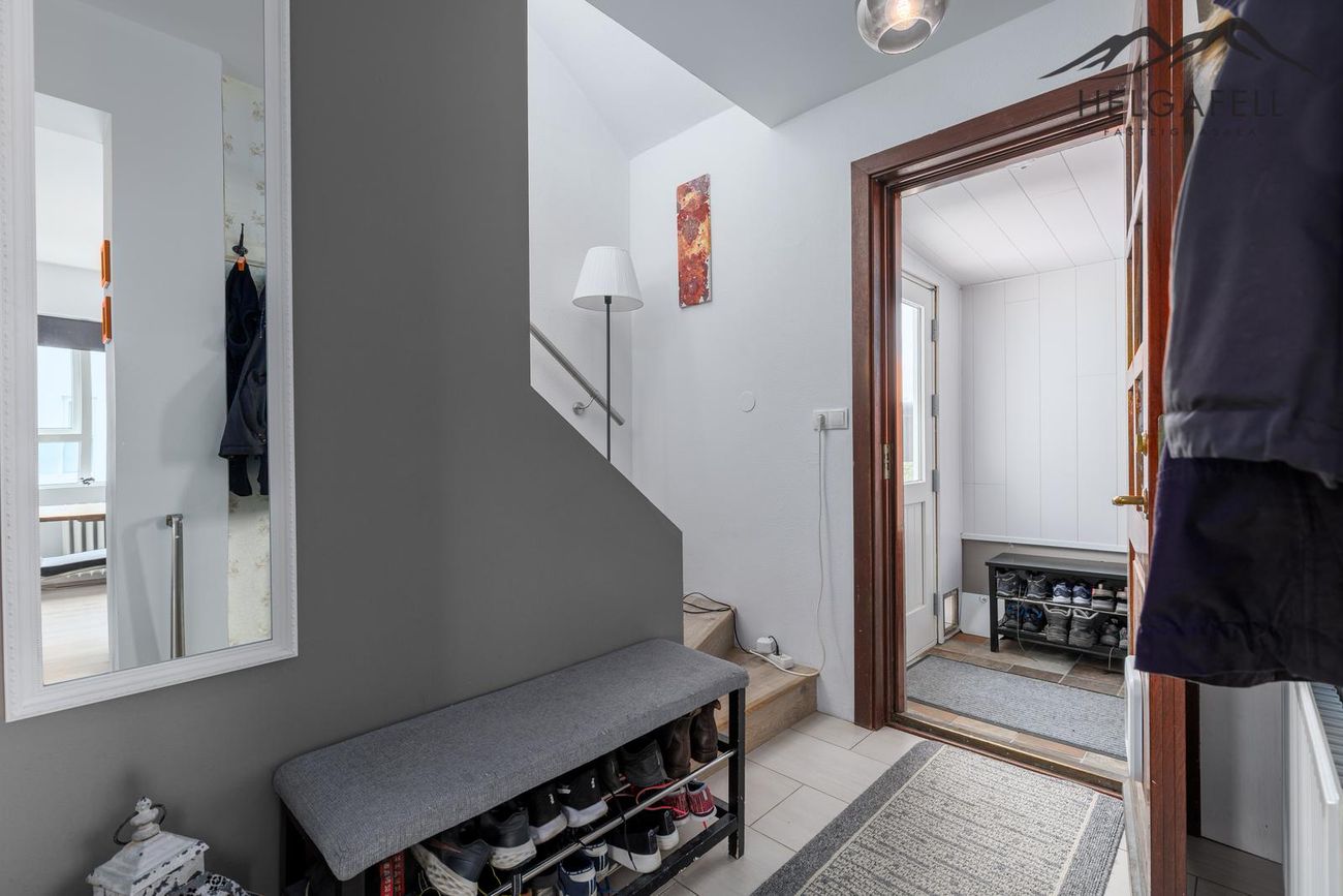 Móabarð 8, 220 Hafnarfjörður