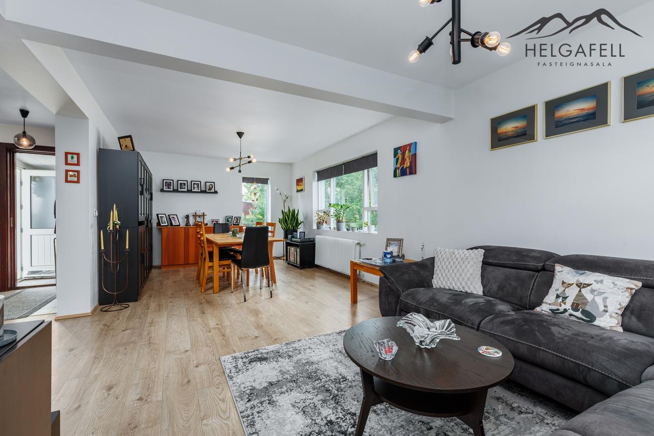 Móabarð 8, 220 Hafnarfjörður