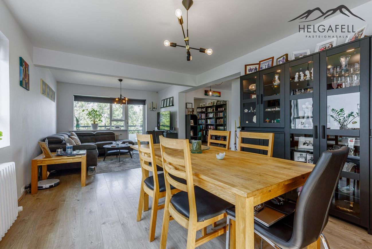 Móabarð 8, 220 Hafnarfjörður