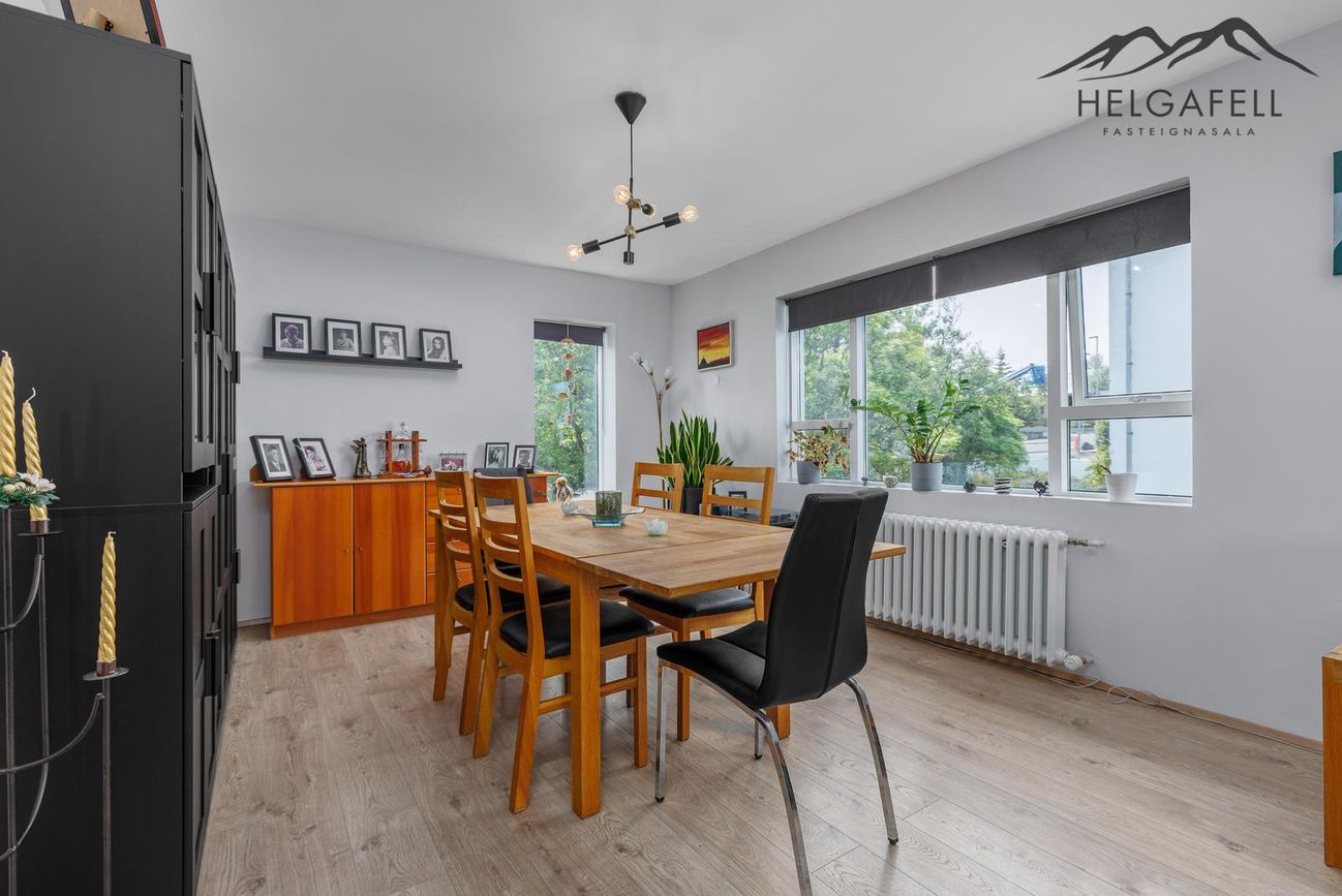 Móabarð 8, 220 Hafnarfjörður