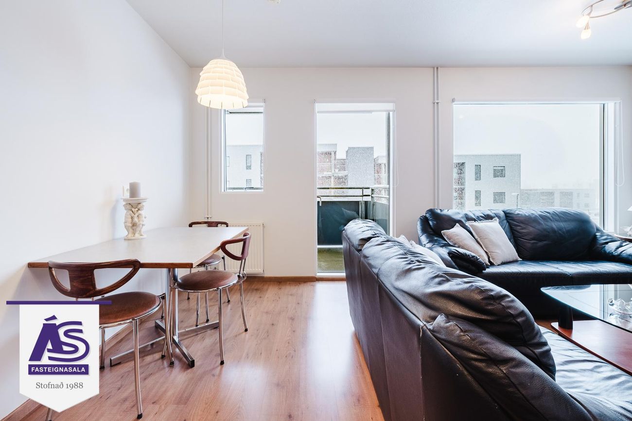 Klapparhlíð 32, 270 Mosfellsbær
