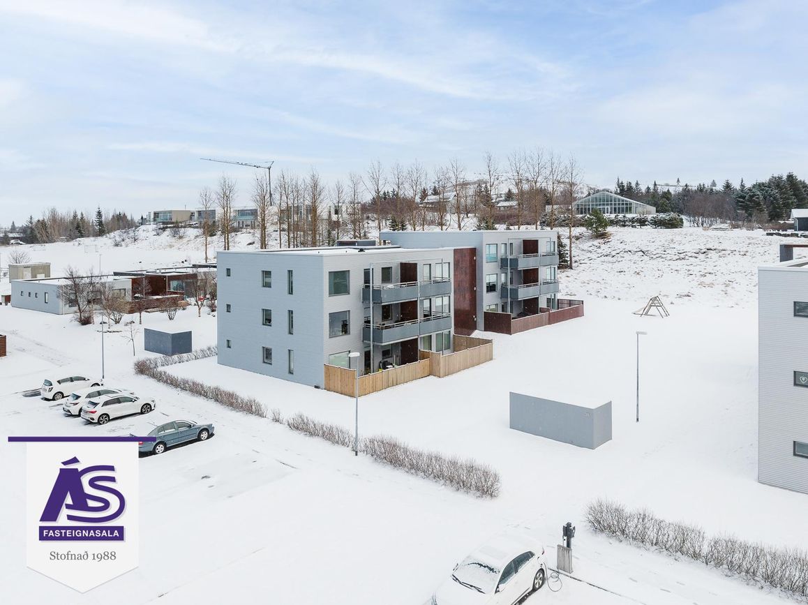 Klapparhlíð 32, 270 Mosfellsbær