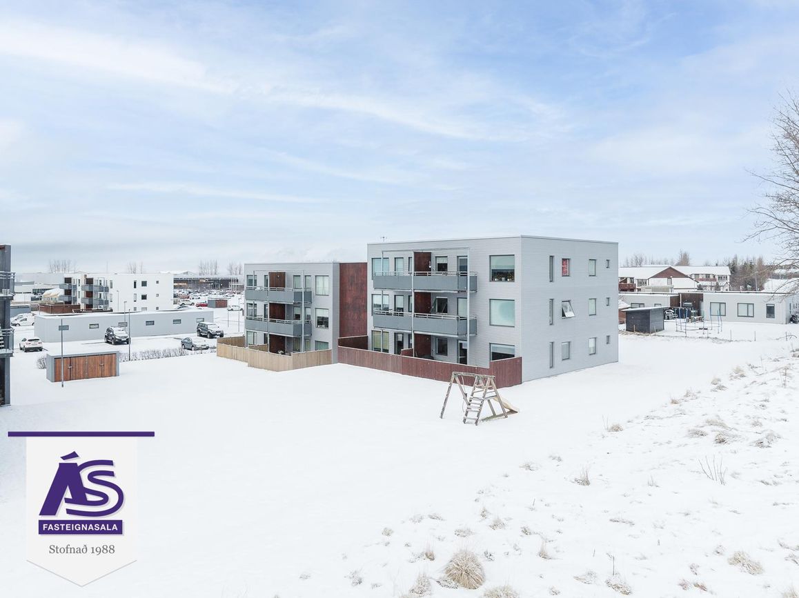Klapparhlíð 32, 270 Mosfellsbær