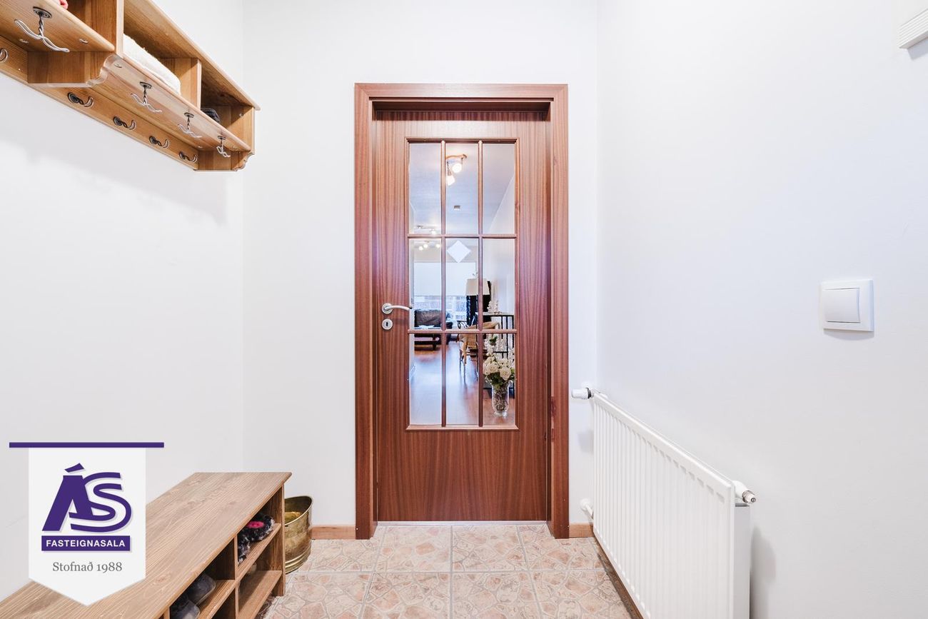 Klapparhlíð 32, 270 Mosfellsbær