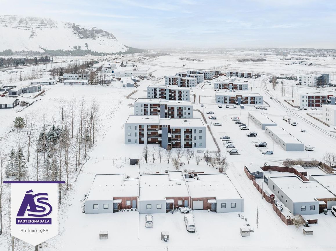 Klapparhlíð 32, 270 Mosfellsbær