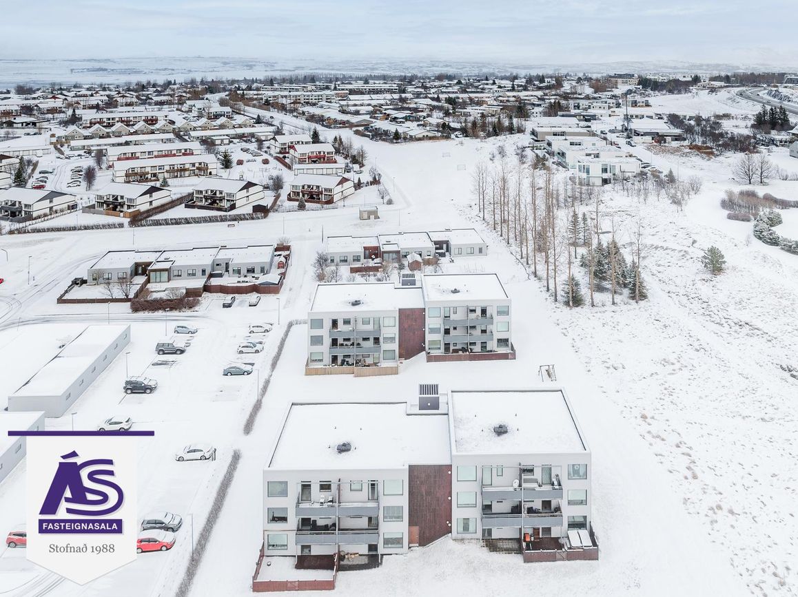Klapparhlíð 32, 270 Mosfellsbær