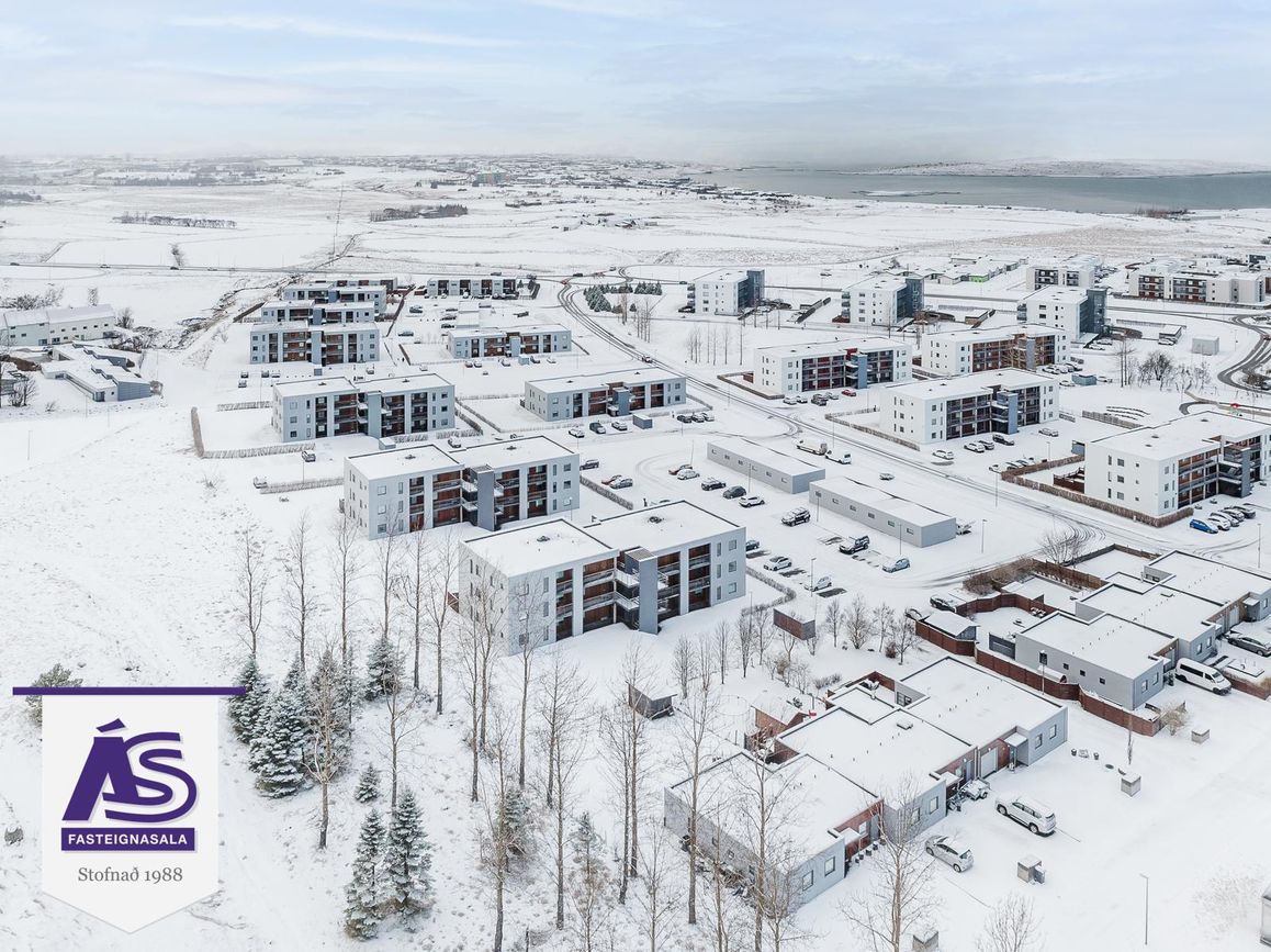 Klapparhlíð 32, 270 Mosfellsbær