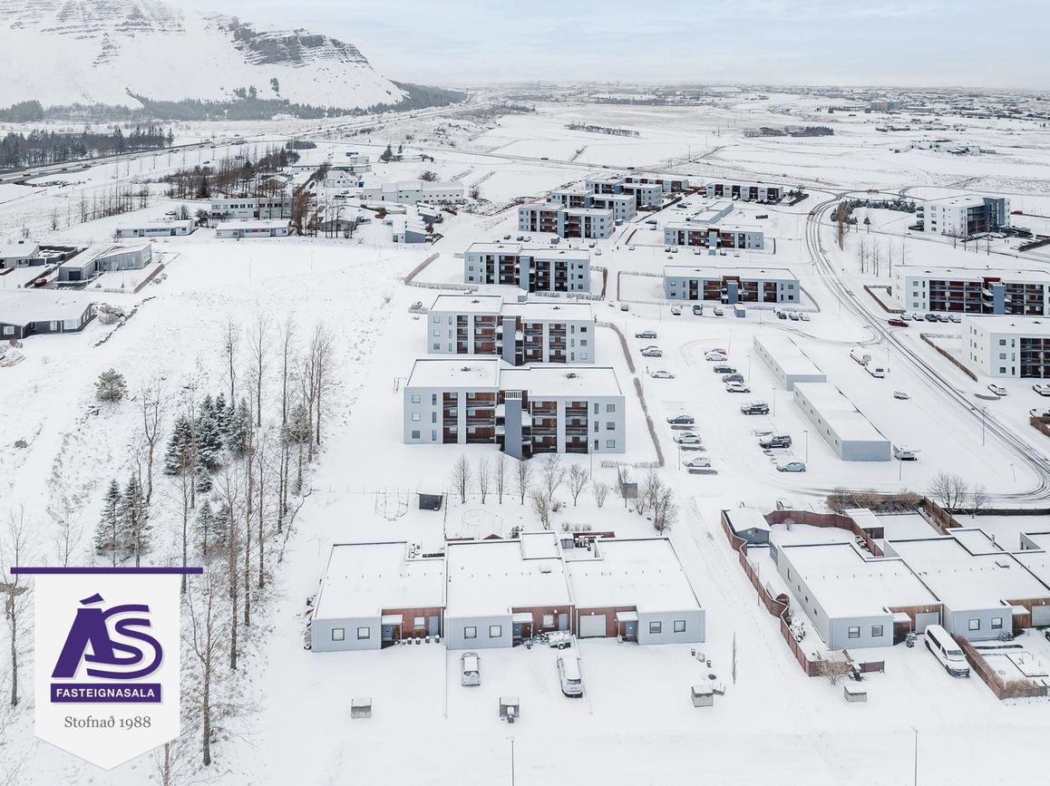 Klapparhlíð 32, 270 Mosfellsbær