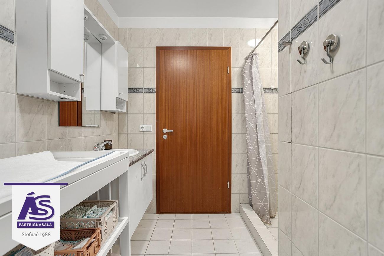 Þrastarás 18, 221 Hafnarfjörður