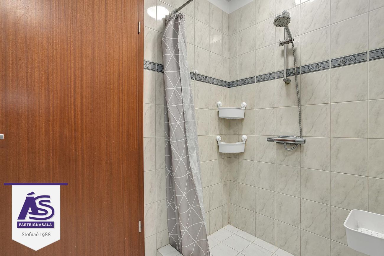 Þrastarás 18, 221 Hafnarfjörður