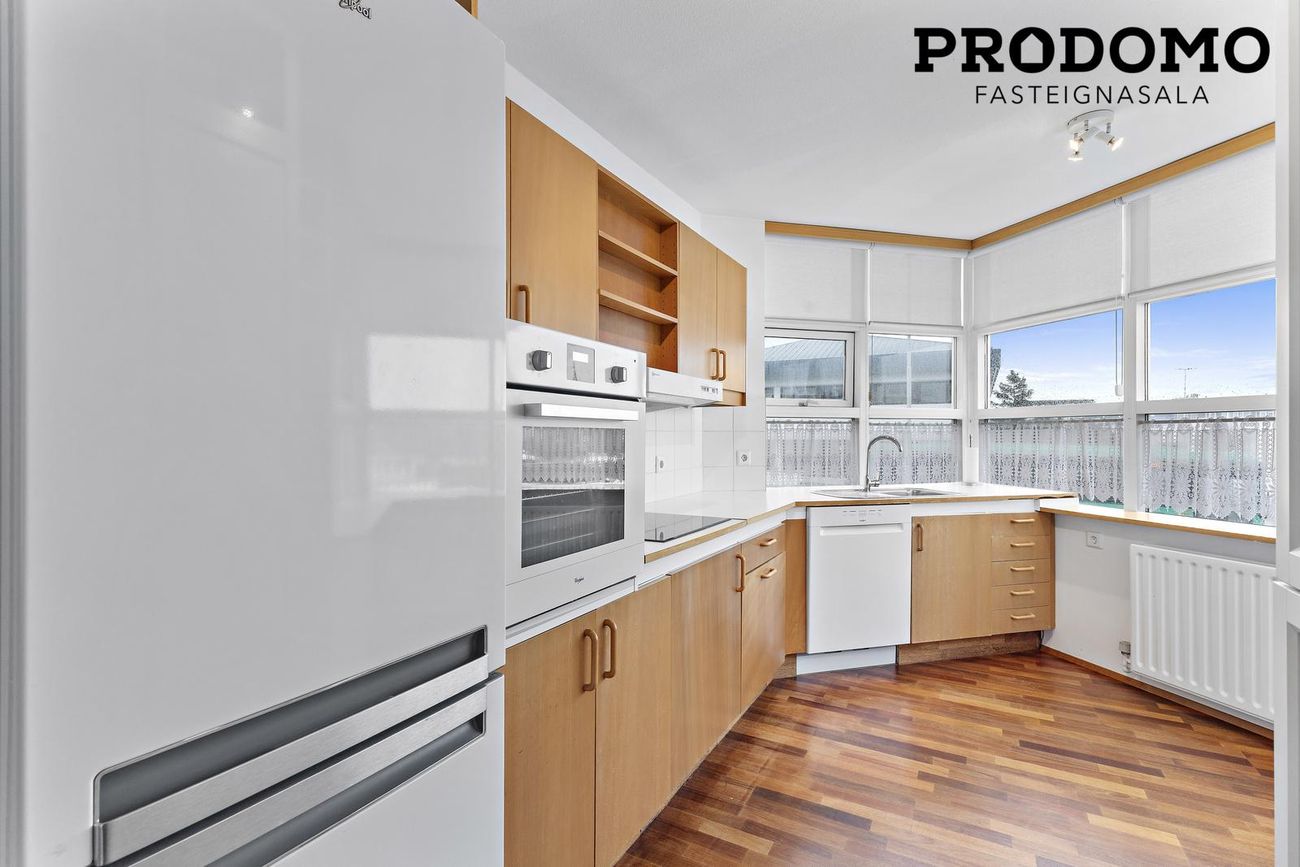 Kirkjuvegur 1, 230 Reykjanesbær