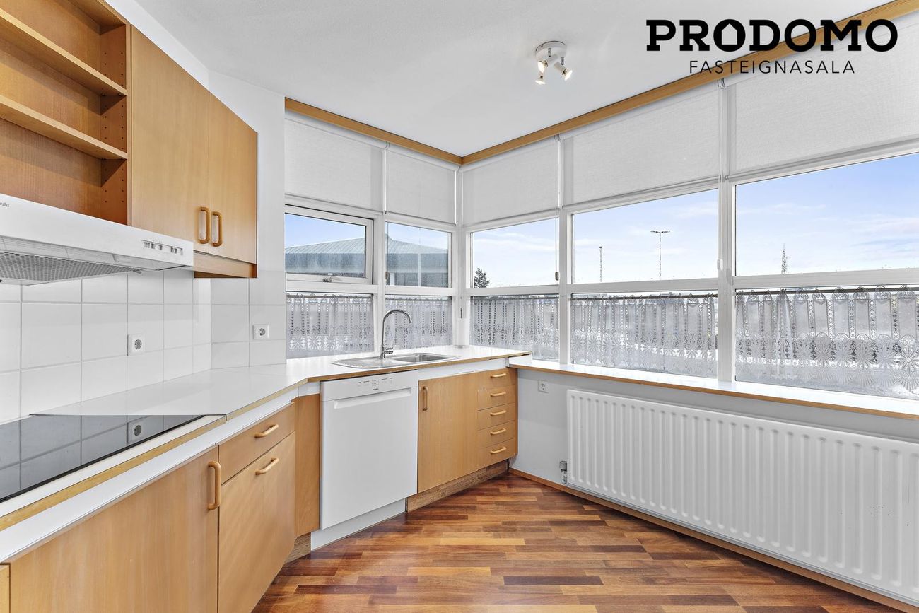 Kirkjuvegur 1, 230 Reykjanesbær