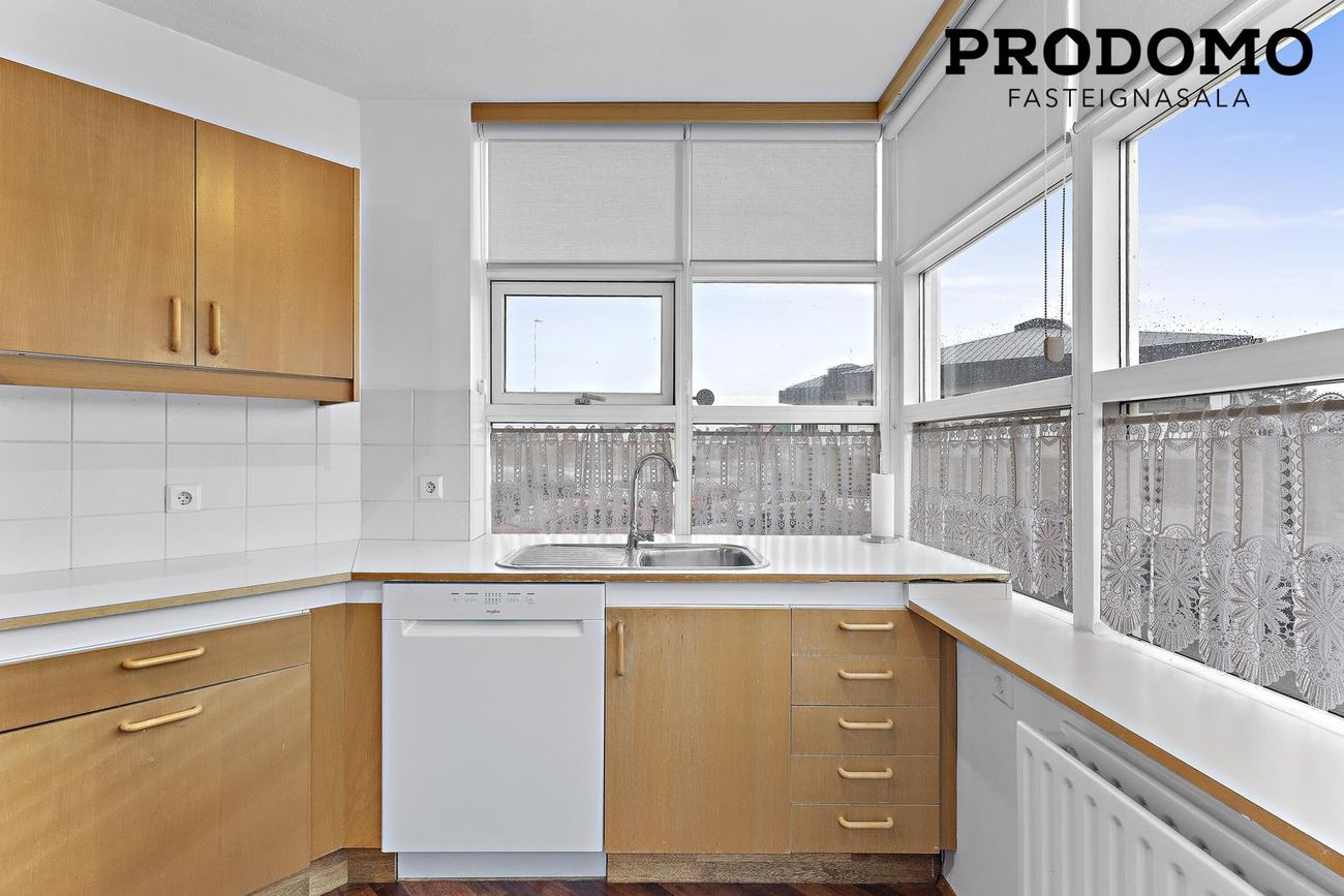 Kirkjuvegur 1, 230 Reykjanesbær