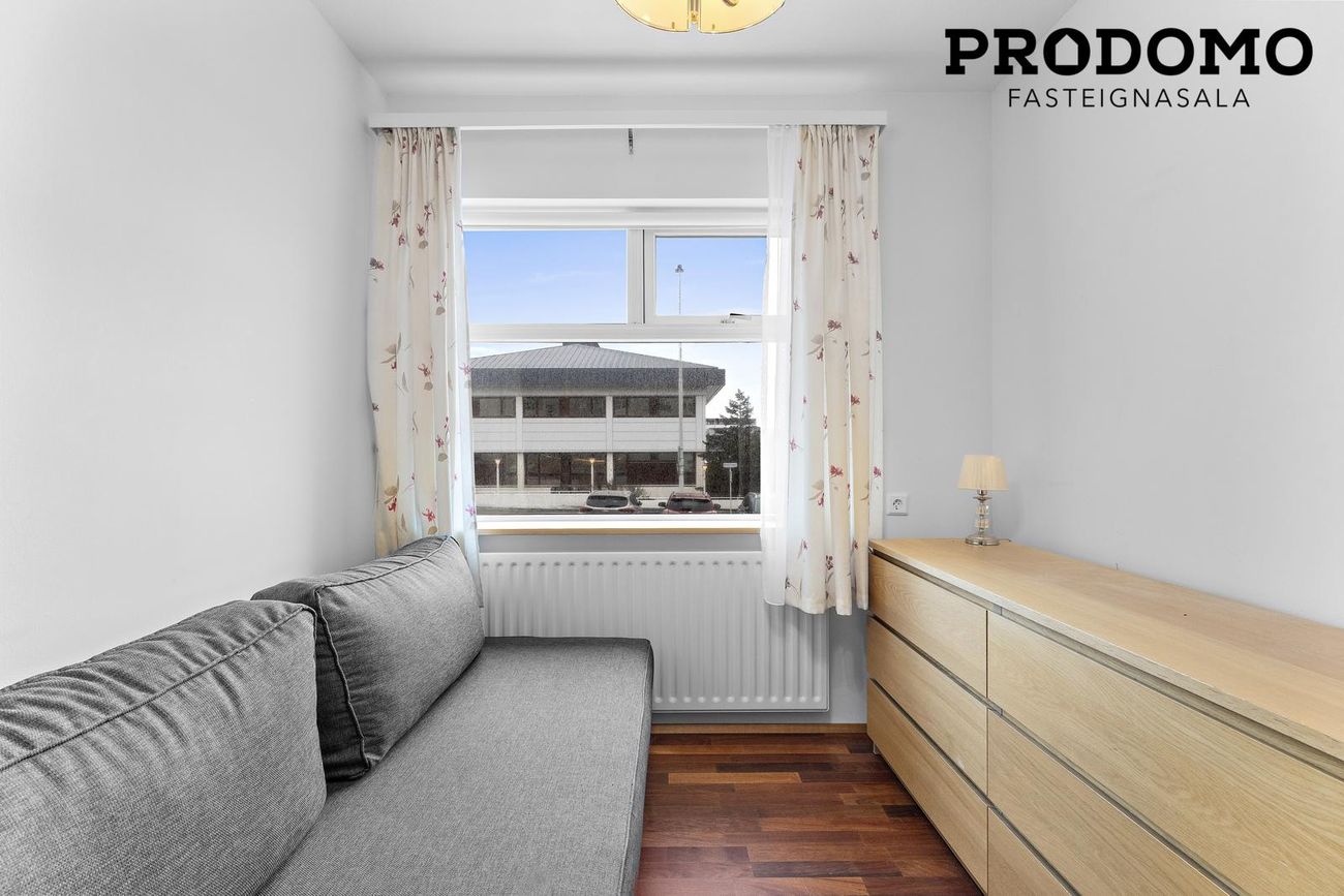 Kirkjuvegur 1, 230 Reykjanesbær