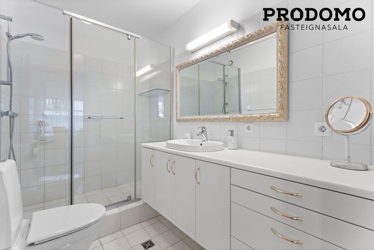 Kirkjuvegur 1, 230 Reykjanesbær