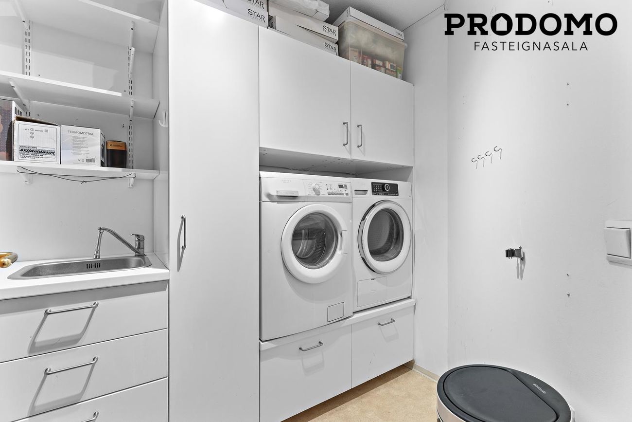 Kirkjuvegur 1, 230 Reykjanesbær