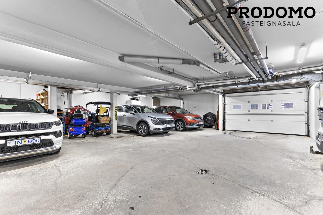 Kirkjuvegur 1, 230 Reykjanesbær