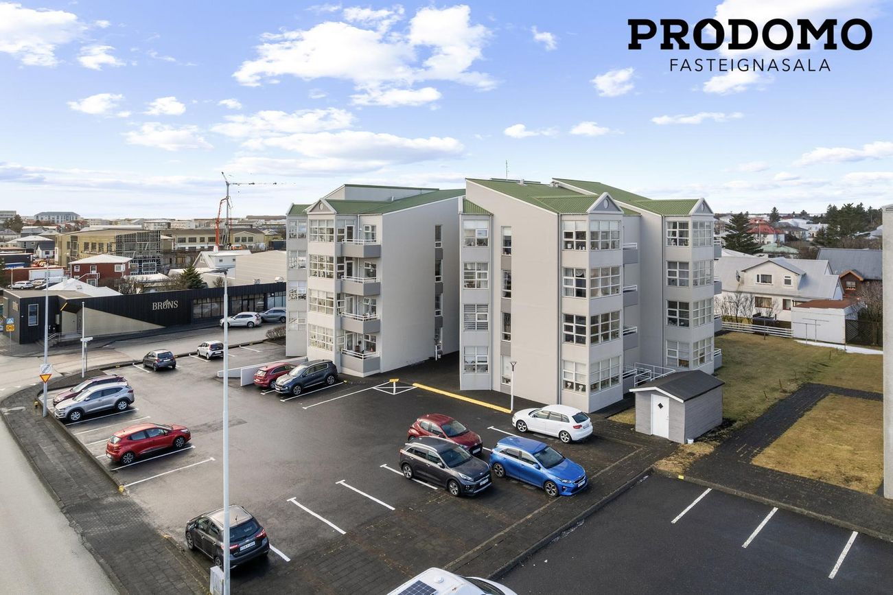 Kirkjuvegur 1, 230 Reykjanesbær