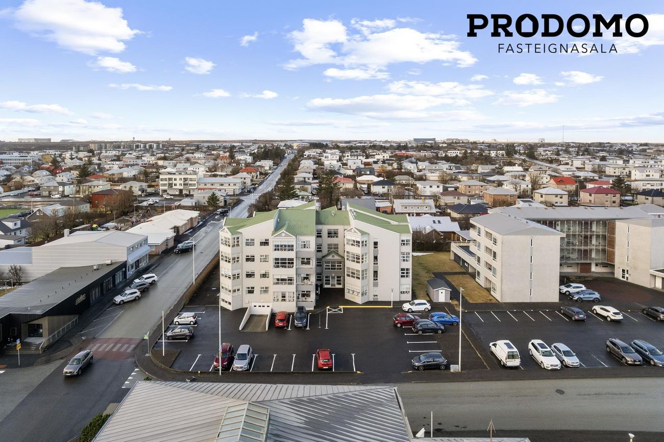 Kirkjuvegur 1, 230 Reykjanesbær