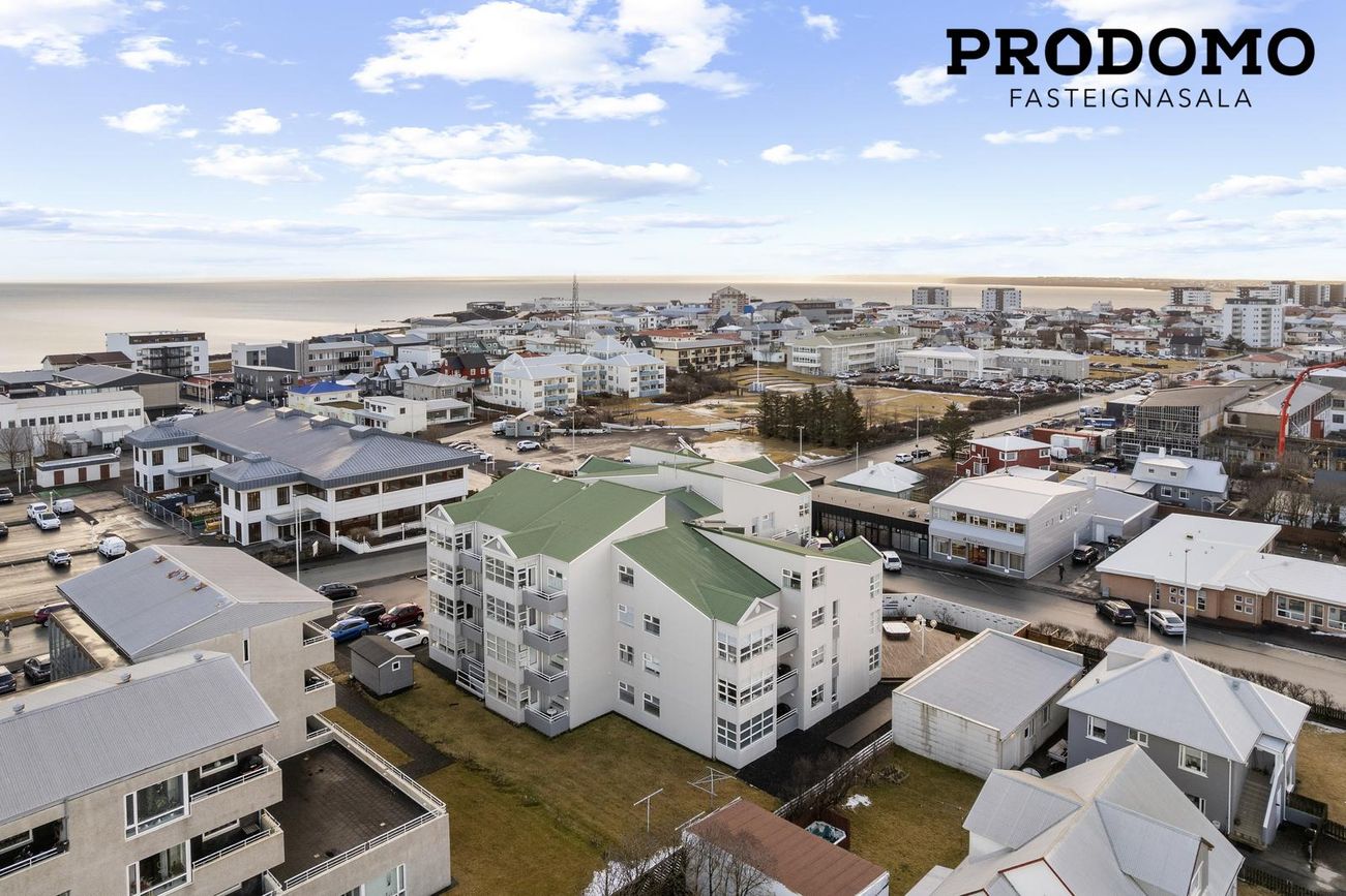 Kirkjuvegur 1, 230 Reykjanesbær