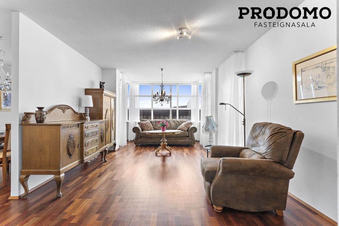 Kirkjuvegur 1, 230 Reykjanesbær