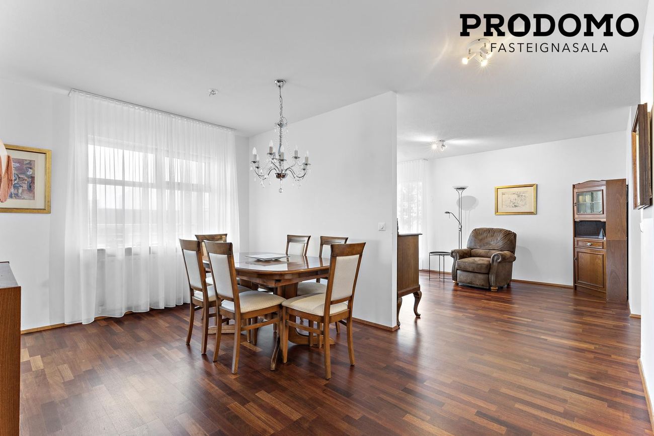 Kirkjuvegur 1, 230 Reykjanesbær