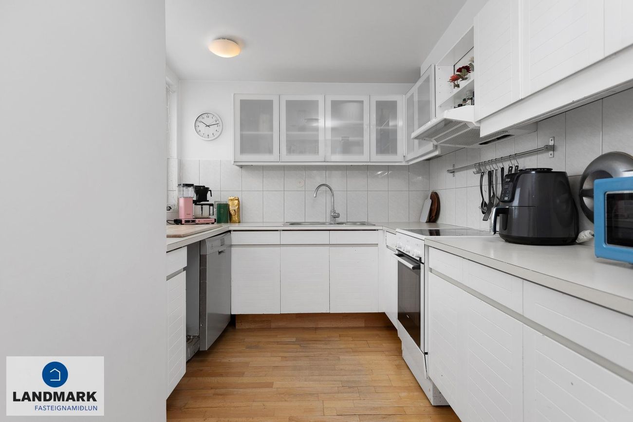 Skaftahlíð 12 - 0301, 105 Reykjavík