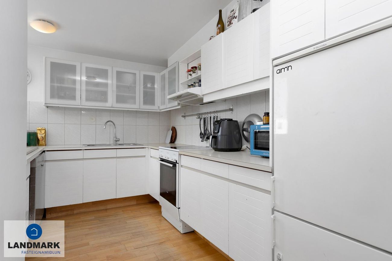 Skaftahlíð 12 - 0301, 105 Reykjavík