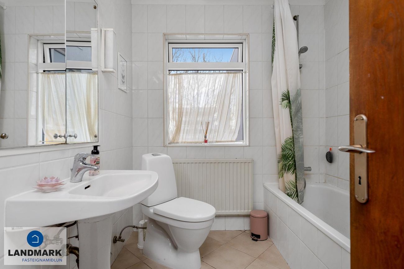 Skaftahlíð 12 - 0301, 105 Reykjavík