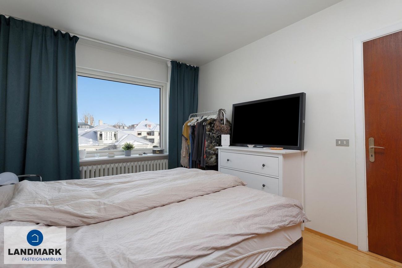 Skaftahlíð 12 - 0301, 105 Reykjavík