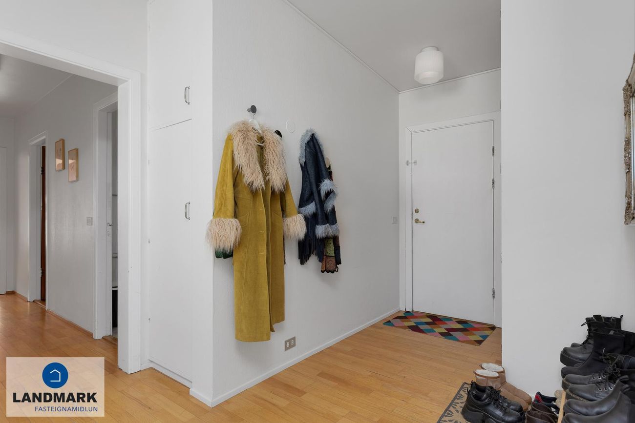 Skaftahlíð 12 - 0301, 105 Reykjavík