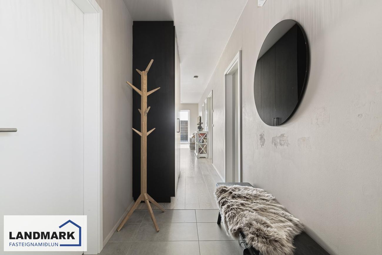 Dalsbraut 18, 260 Reykjanesbær