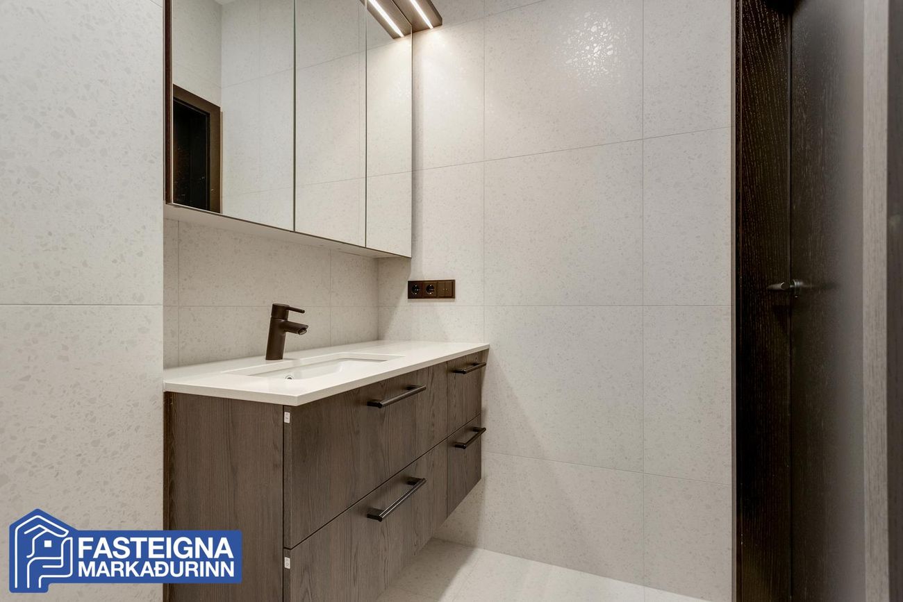 Hjallabraut 45B - 0103, 220 Hafnarfjörður