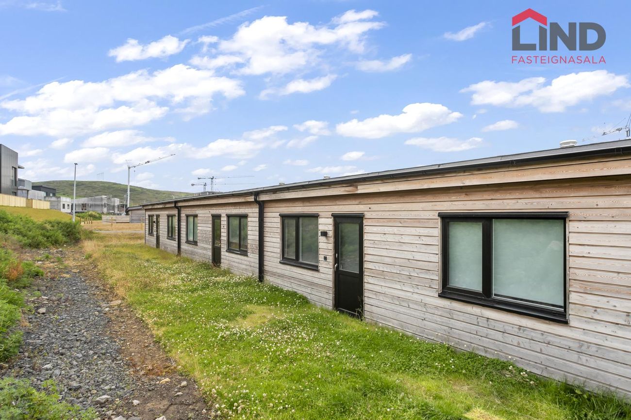Stuðlaskarð 8B - 0102, 221 Hafnarfjörður