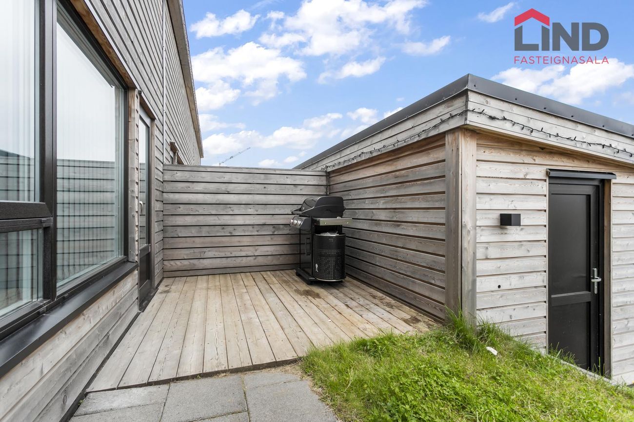 Stuðlaskarð 8B - 0102, 221 Hafnarfjörður