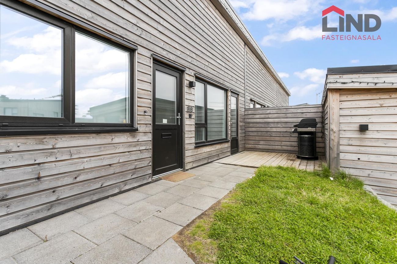 Stuðlaskarð 8B - 0102, 221 Hafnarfjörður