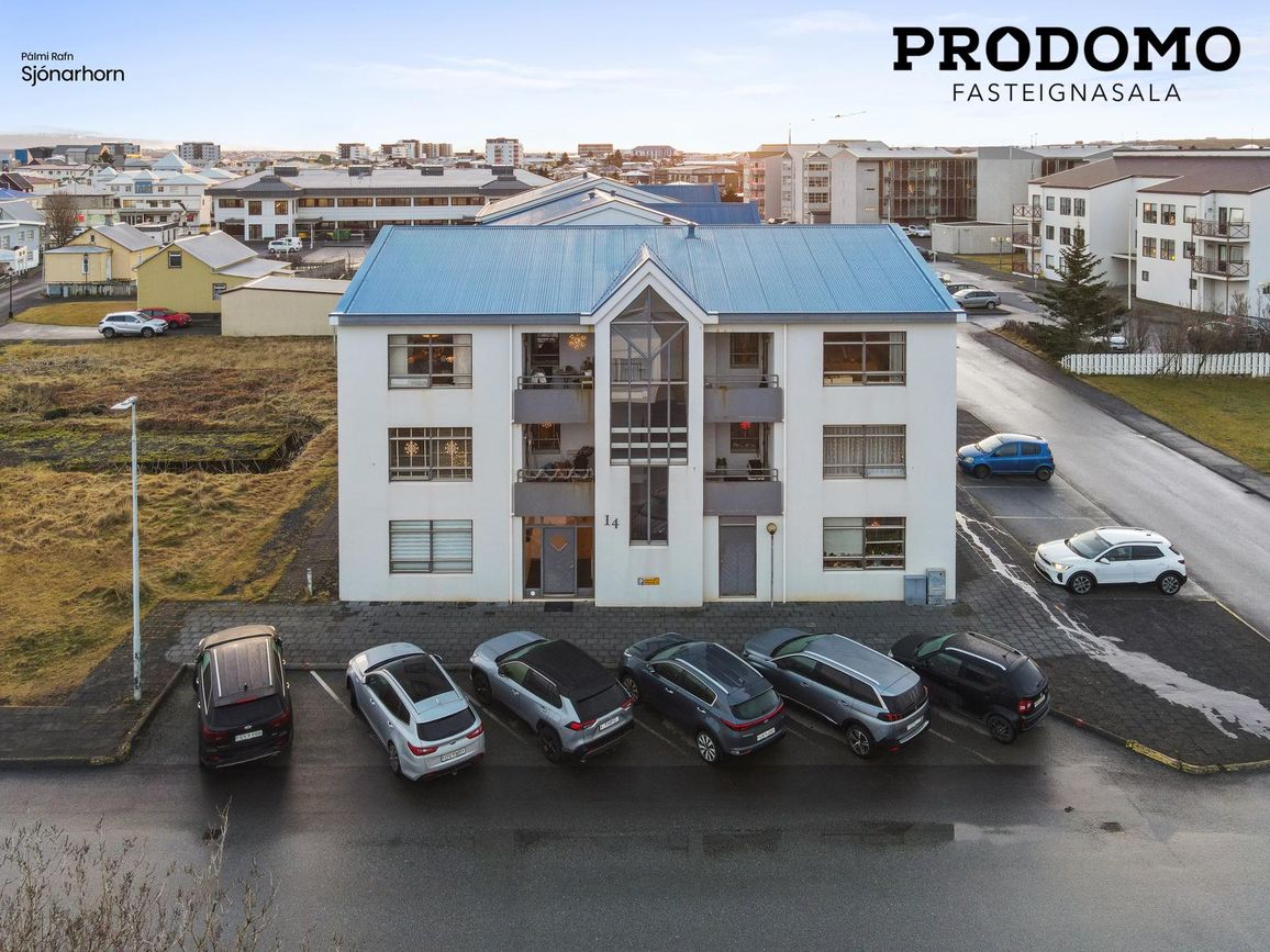 Kirkjuvegur 14, 230 Reykjanesbær
