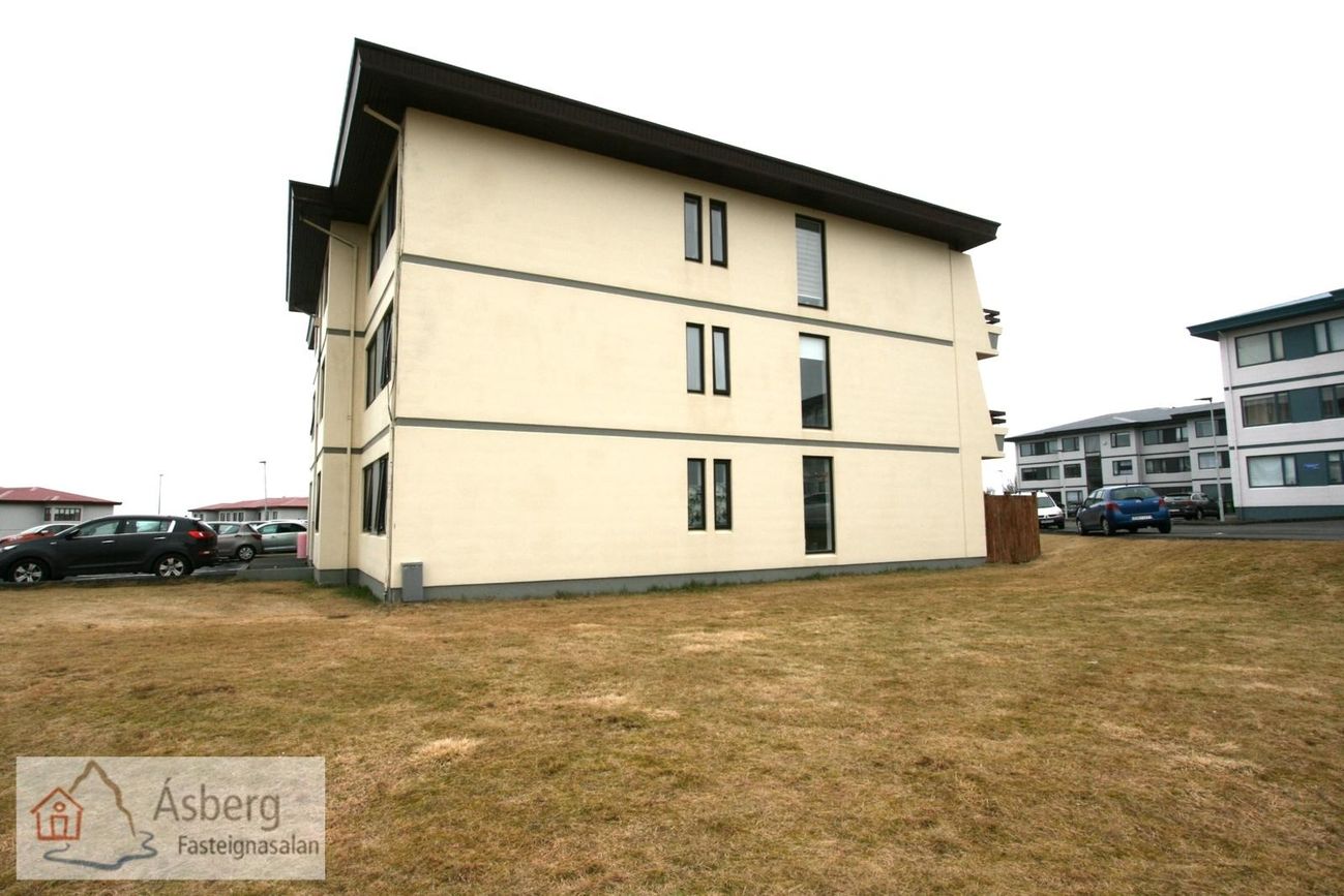 Heiðarholt 8, 230 Reykjanesbær