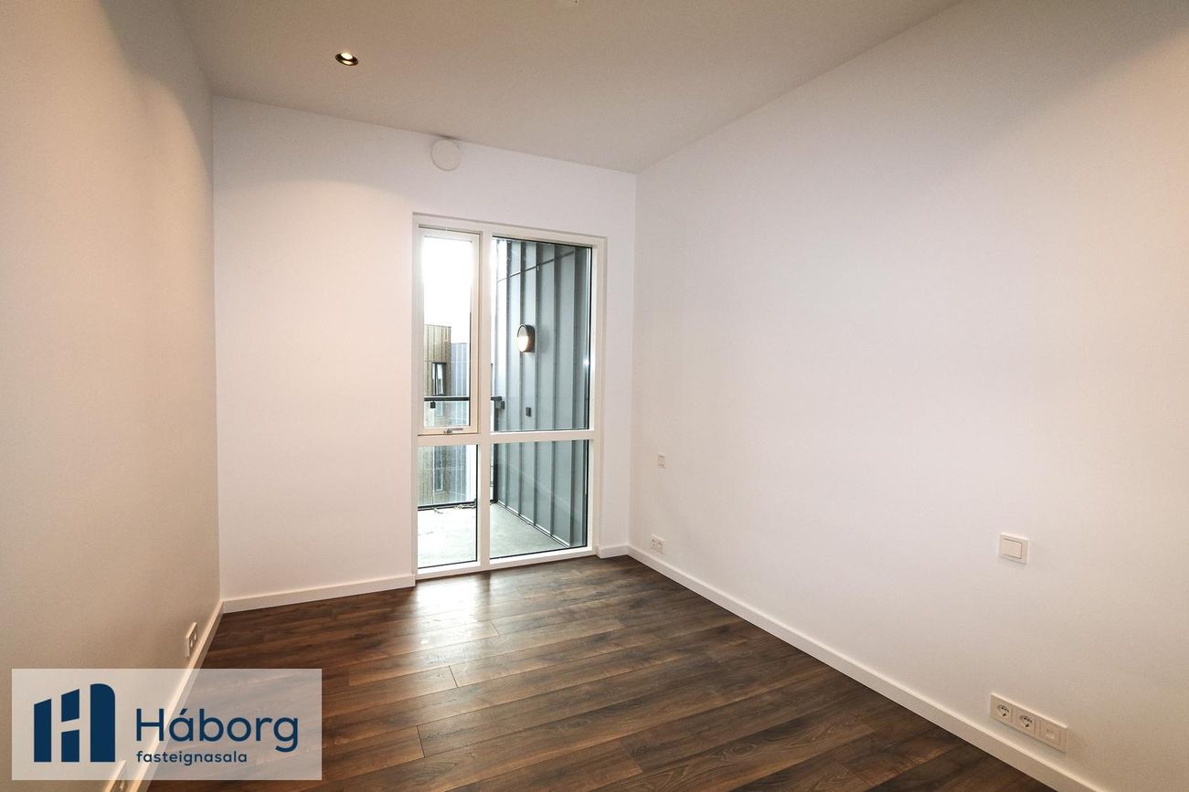 Grensásvegur 1C, 108 Reykjavík