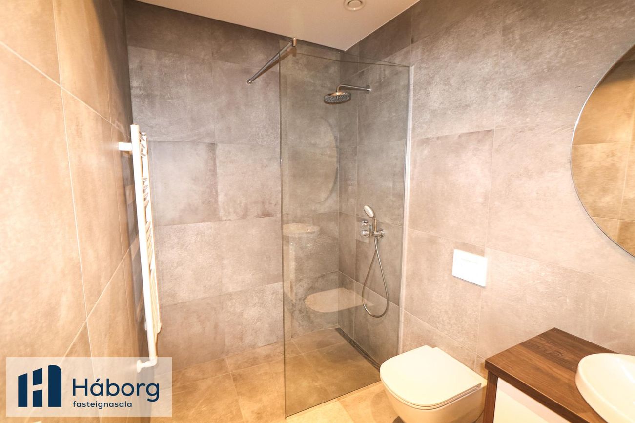 Grensásvegur 1C, 108 Reykjavík