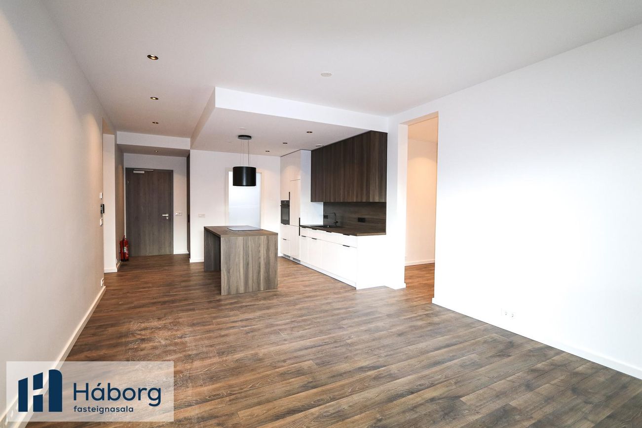 Grensásvegur 1C, 108 Reykjavík