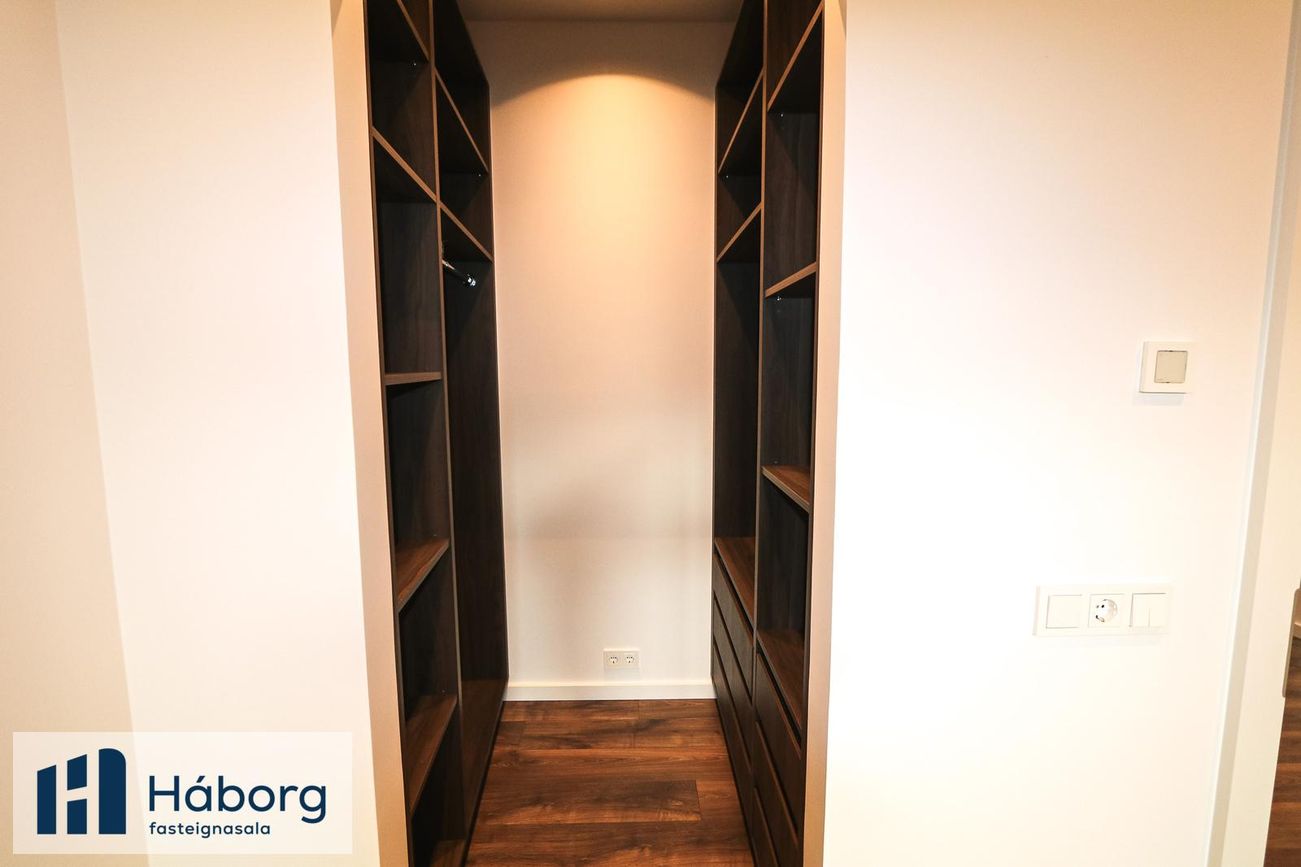 Grensásvegur 1A - 0609, 108 Reykjavík