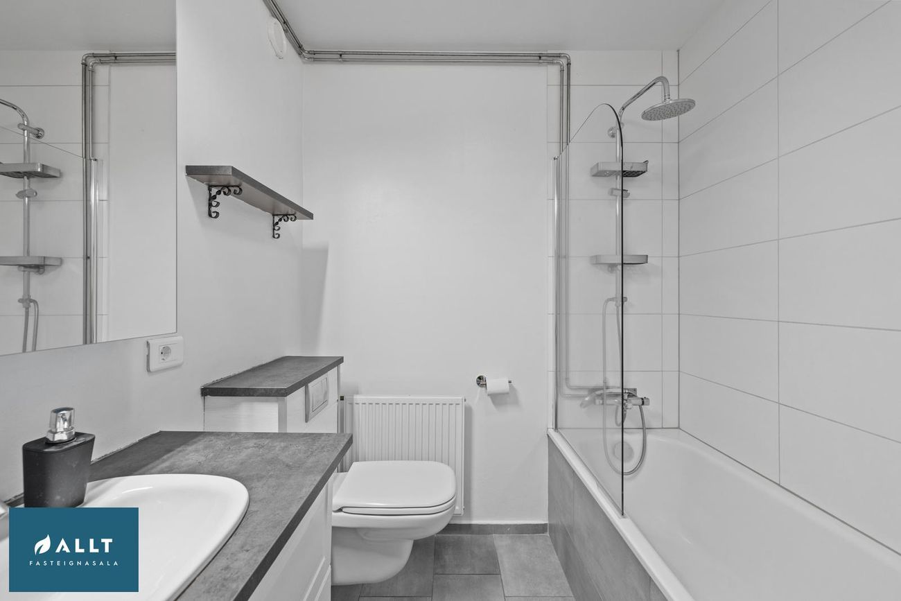 Heiðarhvammur 6, 230 Reykjanesbær