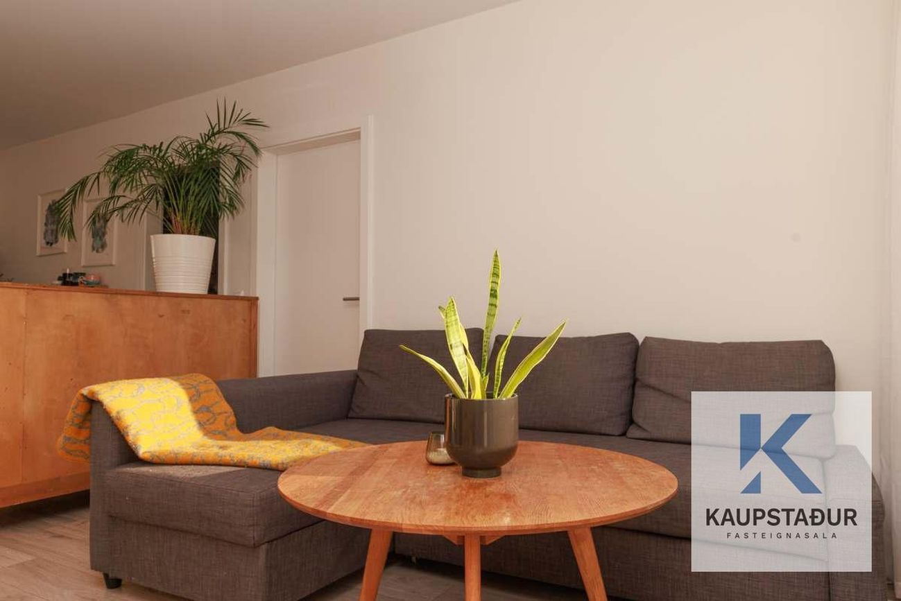Jöfursbás 11B, 112 Reykjavík