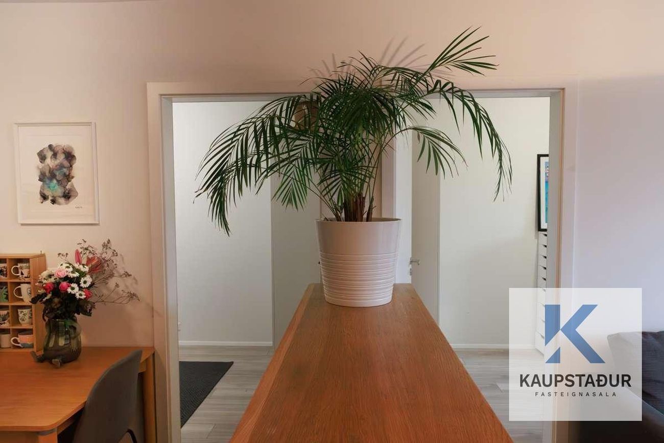 Jöfursbás 11B, 112 Reykjavík