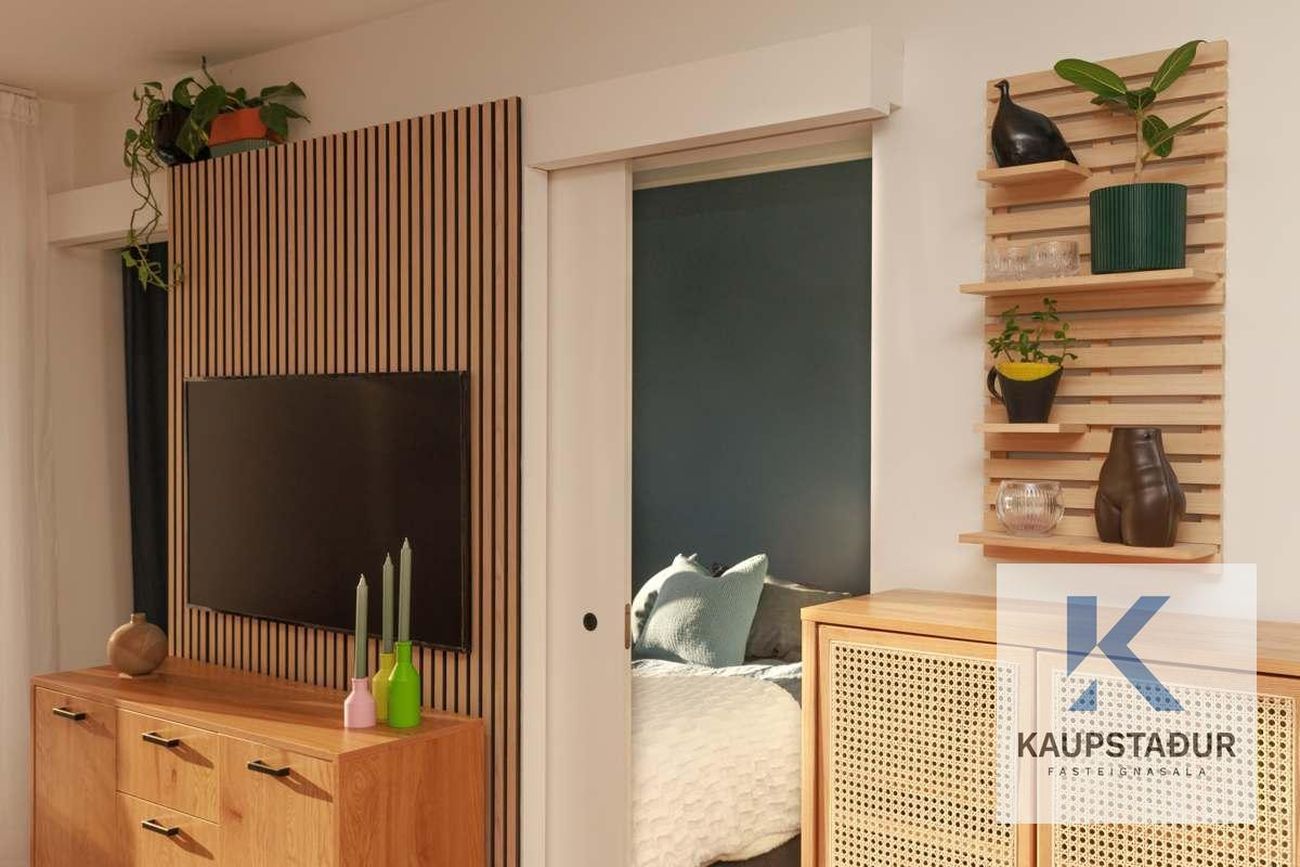 Jöfursbás 11B, 112 Reykjavík