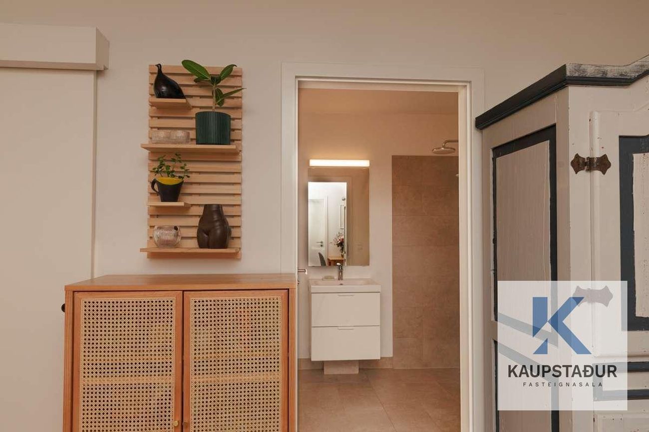 Jöfursbás 11B, 112 Reykjavík