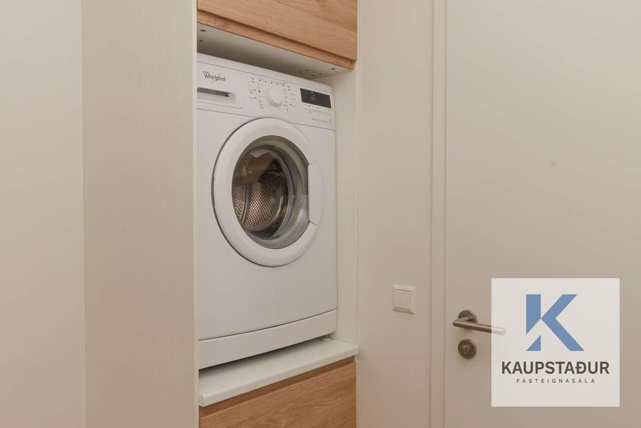 Jöfursbás 11B, 112 Reykjavík